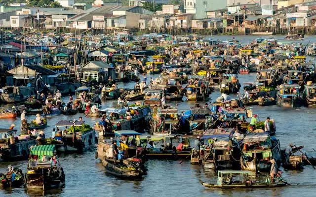Cai-Rang-Floating-Market-Mekong-Delta-Vietnam